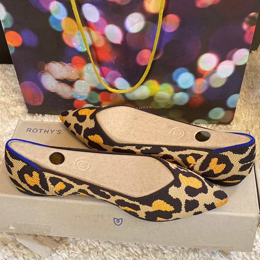 Brand new size 8.5 Rothy’s big cat point flats